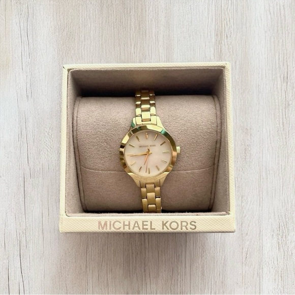 Michael Kors Watch (Never Worn) - Picture 1 of 6